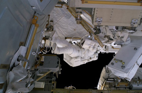 Première sortie dans l'espace depuis la Station pour Thomas Reiter (ESA)