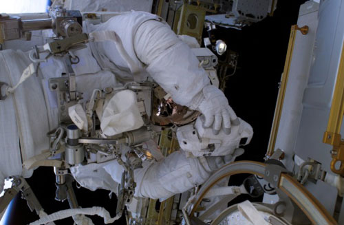 Première sortie dans l'espace depuis la Station pour Thomas Reiter (ESA)