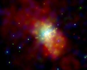 M 82 photographiée par Chandra (NASA)