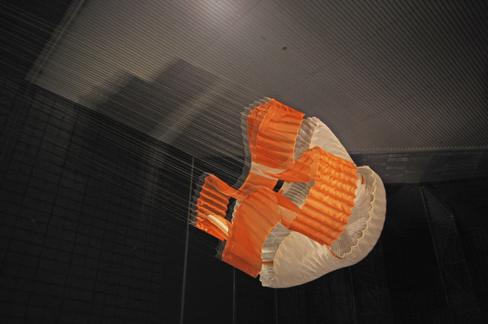 Retour en images sur les essais du parachute de MSL