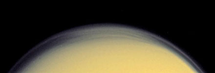 Couche de brume au-dessus de Titan