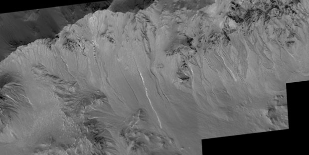 Nouvelles ravines dans un cratère anonyme de Terra Sirenum