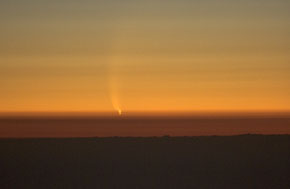 La comète McNaught au-dessus de l'océan Pacifique