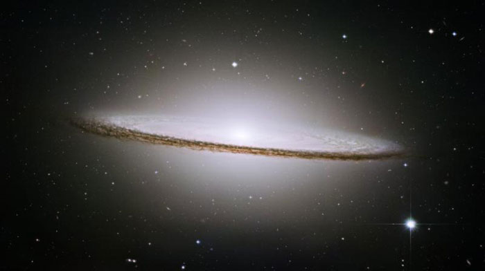 La galaxie du Sombrero (M 104)