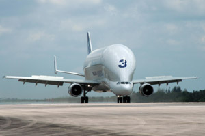 Arrivée de Columbus, en Floride, à bord d'un Airbus Beluga (A300-600ST)