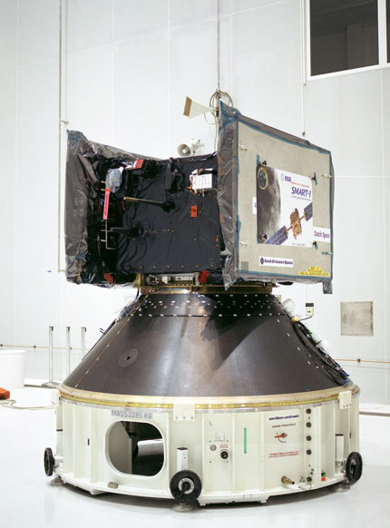 Smart-1 dans le Bâtiment S5 du Centre spatial de Kourou