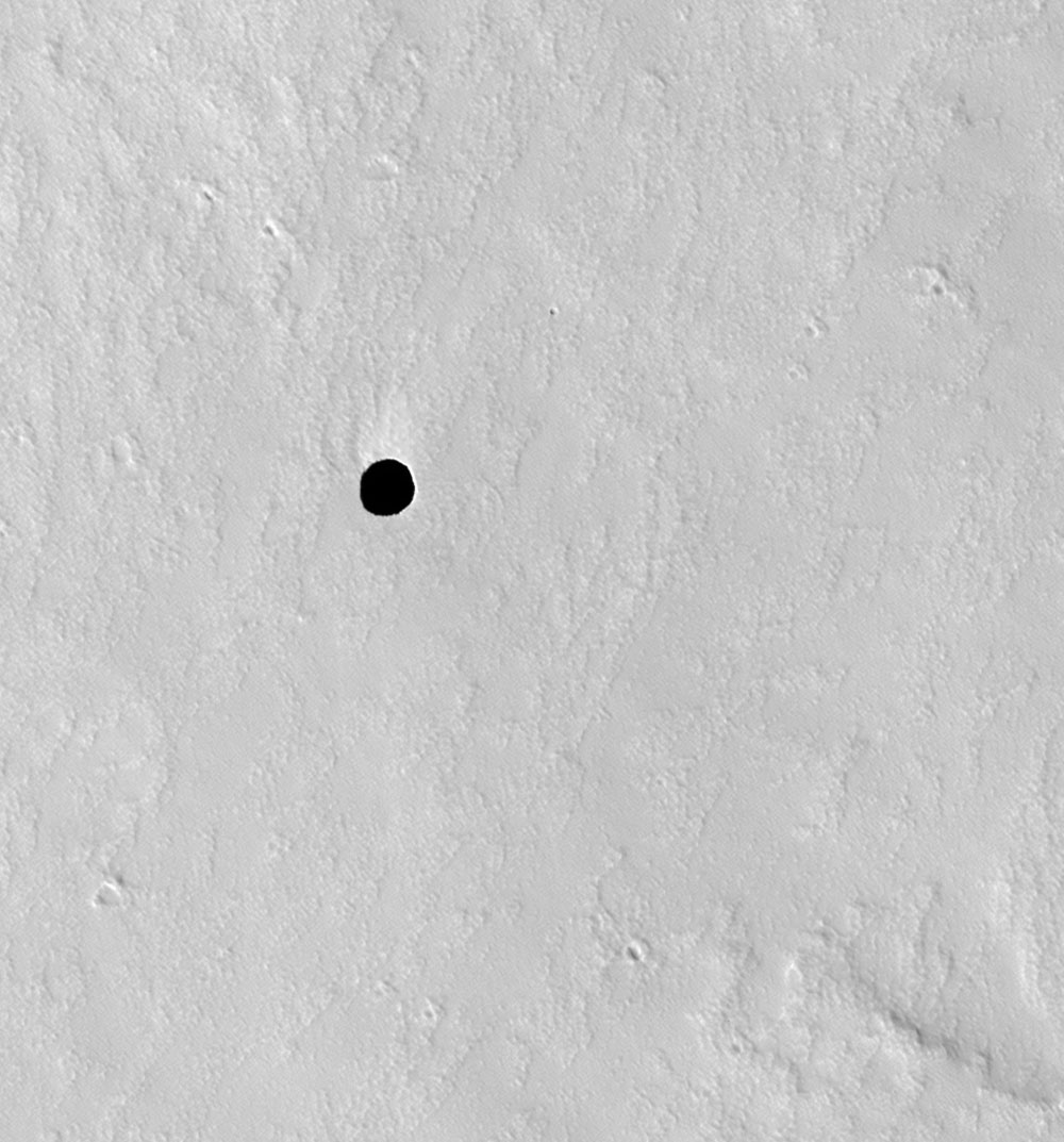 Une 'grotte' martienne vue par Mars Reconnaissance Orbiter
