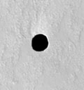 Une 'grotte' martienne vue par MRO