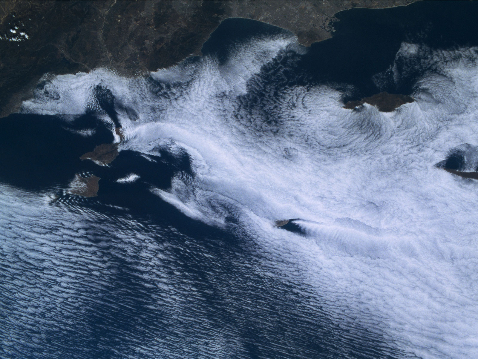 Nuages au-dessus des îles Channels (Californie du sud)