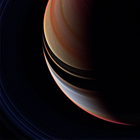 Saturne toute en couleurs
