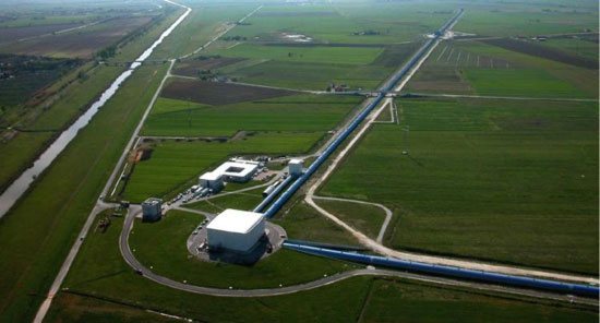 L'antenne de détection des ondes gravitationnelles VIRGO,à Cascina, en Italie