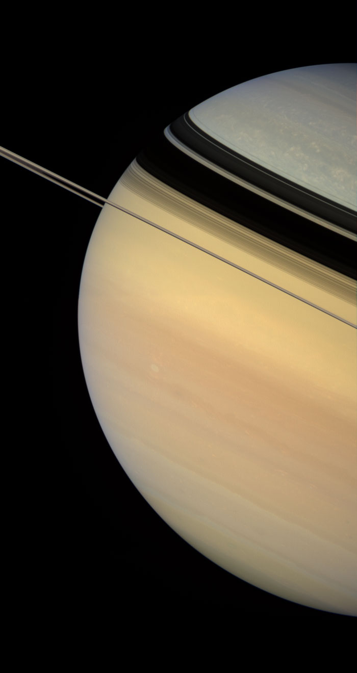 Saturne vue comme jamais auparavant
