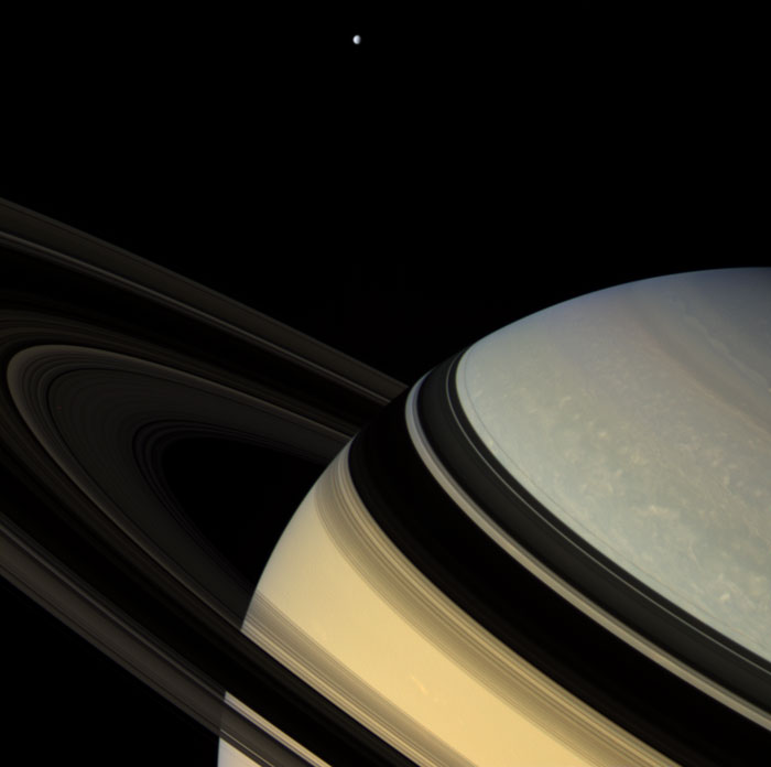 Saturne vue comme jamais auparavant