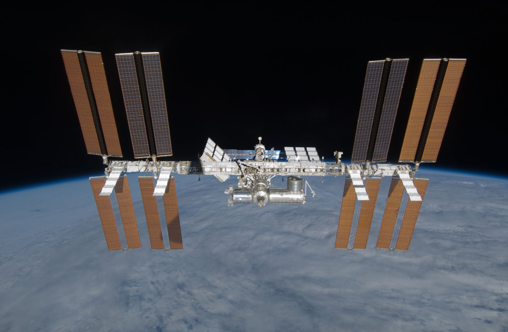 pleine puissance en électricité pour l'ISS avec ses 4 jeux de panneaux solaires