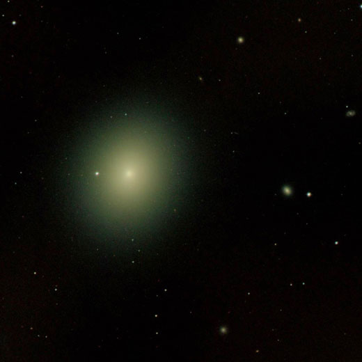La galaxie elliptique M49