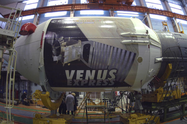 Venus Express intégrée à son lanceur