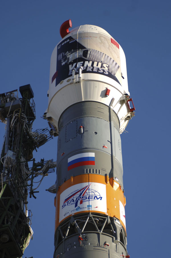 Venus Express transférée et érigée sur son pas de tir