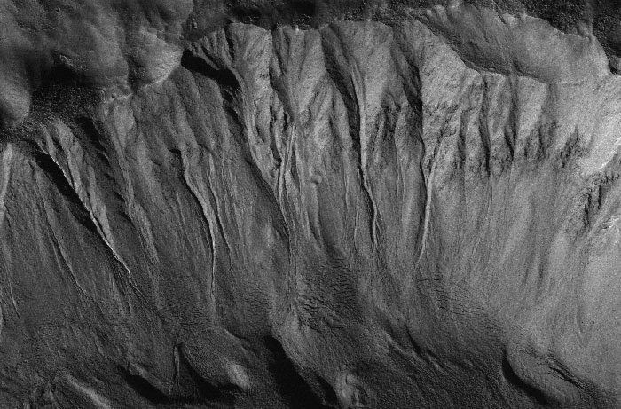 Ravines martiennes vues par Mars Global Surveyor