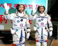 Fei Junlong et Nie Haishen, l'équipage de Shenzhou VI