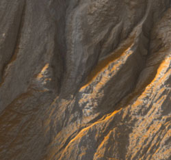 Ravine martienne vue par Mars Reconnaissance Orbiter