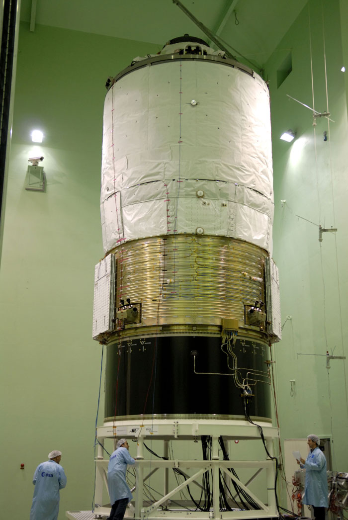 L'ATV pendant des tests acoustiques à l'ESTEC, le Centre technique de l'Agence spatiale européenne