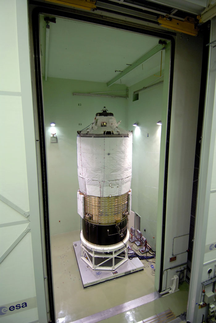 L'ATV pendant des tests acoustiques à l'ESTEC, le Centre technique de l'Agence spatiale européenne