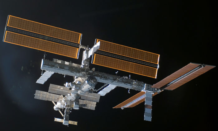 La Station spatiale avec son nouveau segment de poutre P3 / P4 (STS-115, septembre 2006)