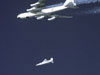 Le B-52 larguant la fusée aéroportée Pegasus et le X-43A