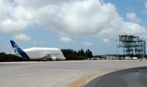 Arrivée de Columbus, en Floride, à bord d'un Airbus Beluga (A300-600ST)